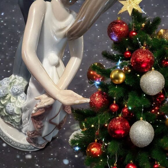 Lladro Lets Make Up Retired Figurine #5555 MINT Condition Glossy Finish IOB - Picture 4 of 11